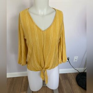 Light sweater with buckle on the front 🎀